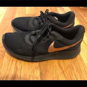 Women’s Nike size 10